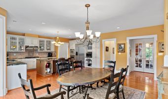 8301 FOX HAVEN Dr, McLean, VA 22102