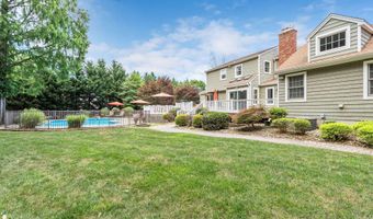 44 Devonshire Ct, Middletown, NJ 07748