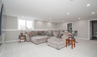 1110 Luther Dr, Adel, IA 50003