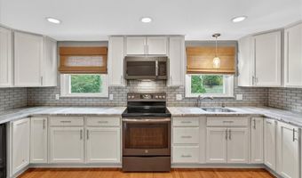 45 Hamden Rd, Cranston, RI 02920