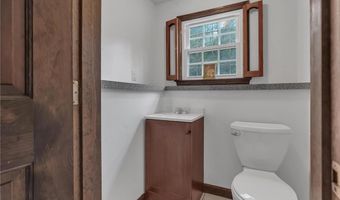 381 Woonsocket Hill Rd, North Smithfield, RI 02896