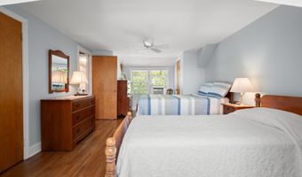 10 Hilltop Rd, East Lyme, CT 06357