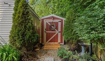 1958 Cranston St, Cranston, RI 02920