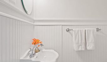 5621 HUNTINGTON Pkwy, Bethesda, MD 20814