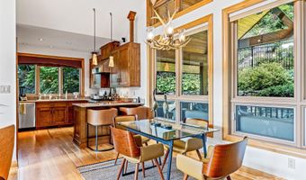 10 Beaverbrook Ct, Asheville, NC 28804