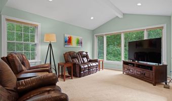 21 Meadowbrook Country Club Est, Ballwin, MO 63011