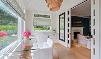 8 Gaylea Dr, Branford, CT 06405