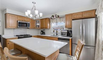 4 Rosemont Ave, Johnston, RI 02919