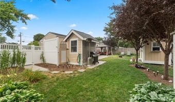 64 Deerfield Dr, Warwick, RI 02886