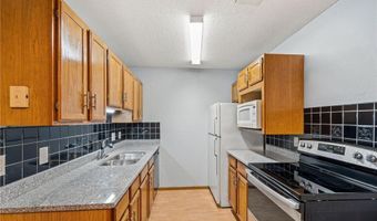 4 Pine Tree Dr 223, Arden Hills, MN 55112