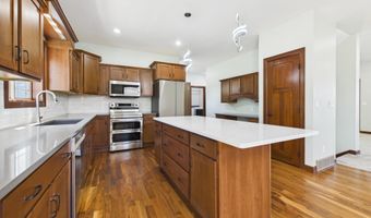 812 S 5th Ave, Brandon, SD 57005