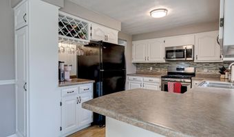 1002 S COVENANT Ln, Appleton, WI 54915