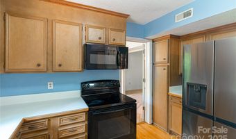 2011 E Barden Rd, Charlotte, NC 28226