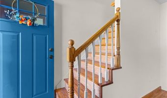 72 Windsor Park Dr, Coventry, RI 02816
