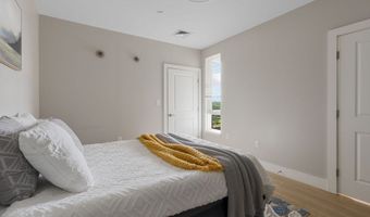 1650 Commonwealth Ave 504, Boston, MA 02135