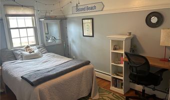 7 Boulevard E, Middletown, RI 02842