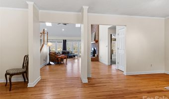 126 Hillcrest Dr, Barnardsville, NC 28709