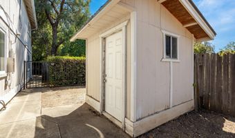 2616 W Hillside Dr, Anderson, CA 96007