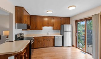 711 OLSON Ave F, Appleton, WI 54914