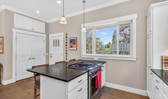 746 C St, Ashland, OR 97520