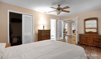 1400 Briar Creek Rd, Charlotte, NC 28205