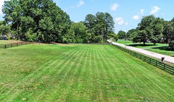 1064 Knollwood Acres Rd, Boiling Springs, SC 29316