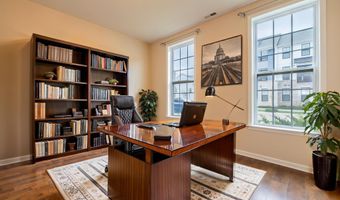2715 S Spurway Dr, Ann Arbor, MI 48105