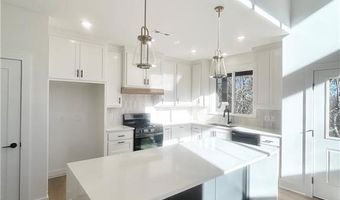 32 Coalburn Dr, Bella Vista, AR 72715