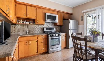 81 W 3RD St, Bayonne, NJ 07002