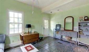 536 E Gordon Ln, Savannah, GA 31401
