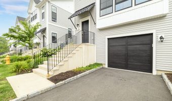 15 E Cross Trl 15, Danbury, CT 06810