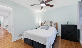 1132 S Fernandez Ave, Arlington Heights, IL 60005