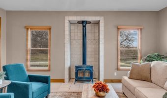 731 E 1100 Rd, Baldwin City, KS 66006