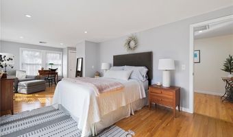 14 Hulls Ct, Jamestown, RI 02835