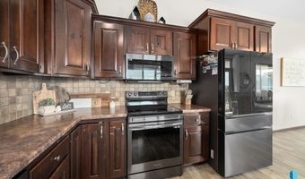 212 N Fairway Dr, Brandon, SD 57005