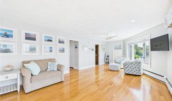72 Marine Dr, Narragansett, RI 02882