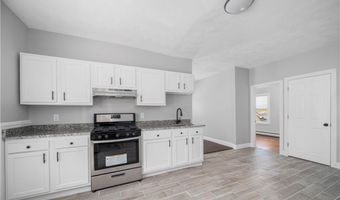 92 Spring St, Lincoln, RI 02838