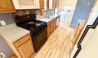 28 Chain Blvd, Bayville, NJ 08721