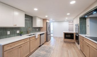 831 Brandon Cir, Aurora, OH 44202