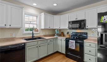 110 Lightwater Dr, Aberdeen, NC 28315