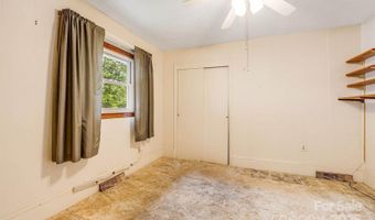 141 Macedonia Rd, Asheville, NC 28804