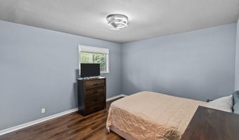1304 S Adams Ave, Aurora, MO 65605