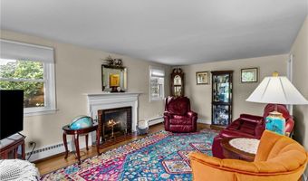 174 Lawnacre Dr, Cranston, RI 02920