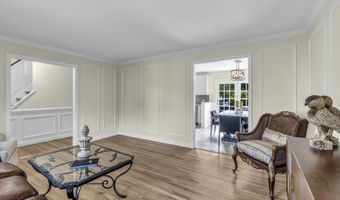 2 8th St, Aberdeen, NJ 07747