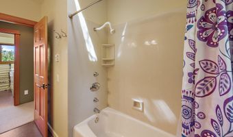 940 Pinecrest Ter, Ashland, OR 97520
