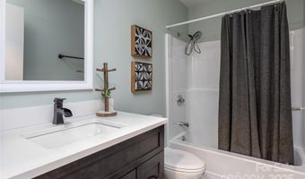 6 Valleywood Ct, Asheville, NC 28803