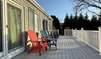 17 Melbourne Dr, Narragansett, RI 02882