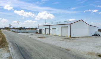707 S Wickham St, Alvord, TX 76225