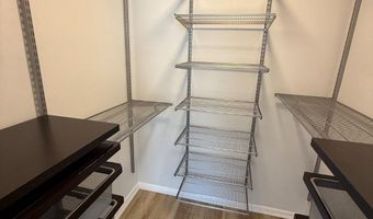 4390 LORCOM Ln 810, Arlington, VA 22207