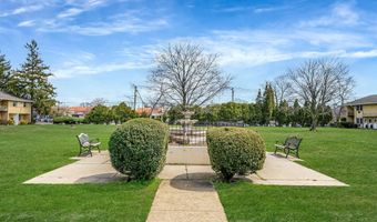 700 Broadway 47, Amityville, NY 11701